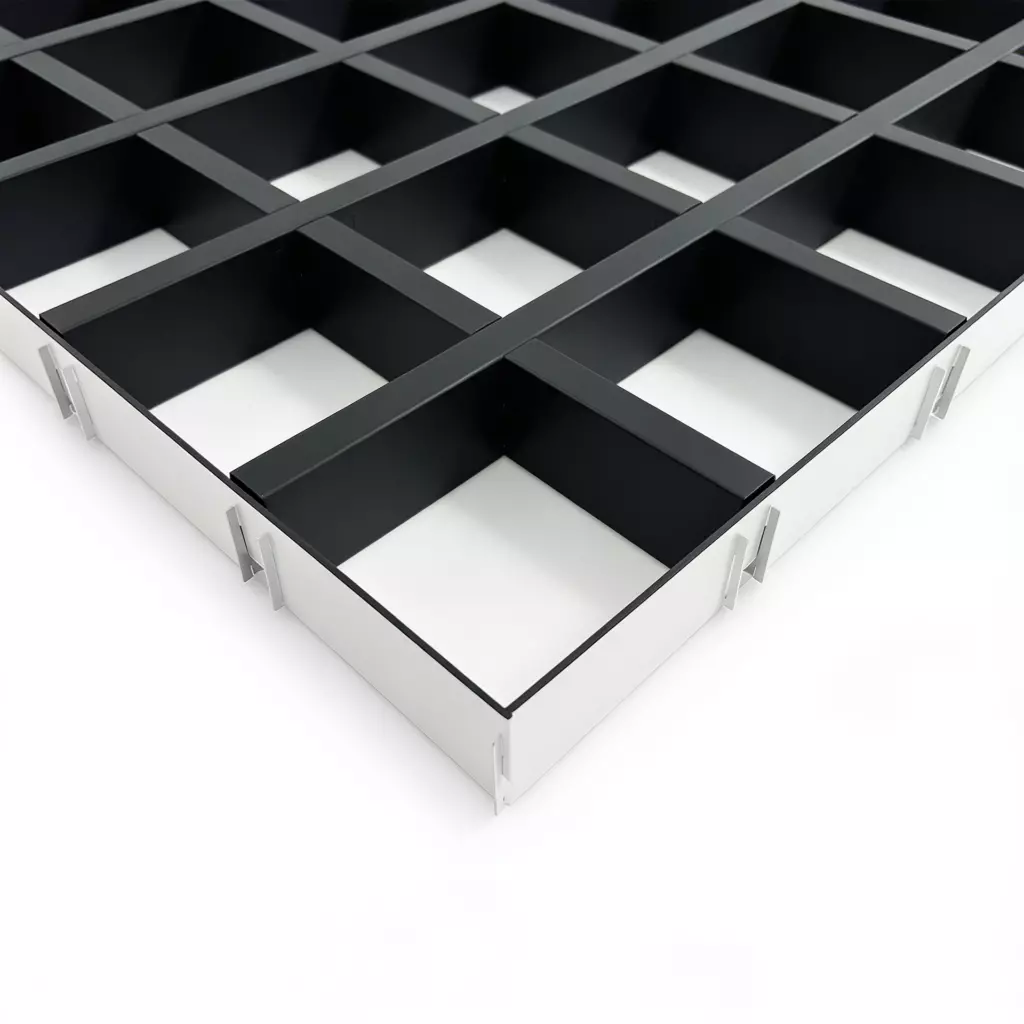 Потолок Грильято GL15 100×100 черный RAL 9005