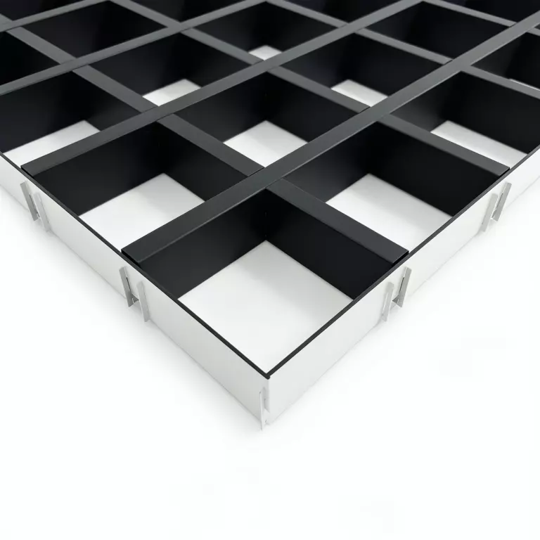 Потолок Грильято GL15 100×100 черный RAL 9005